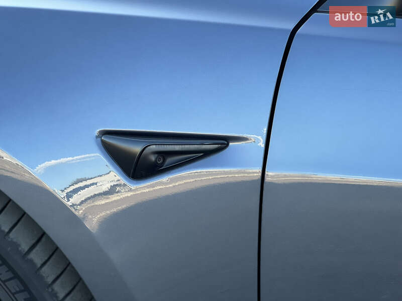 Седан Tesla Model 3 2020 в Ровно