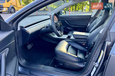 Седан Tesla Model 3 2020 в 
