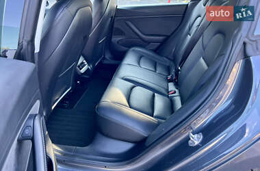 Седан Tesla Model 3 2020 в 