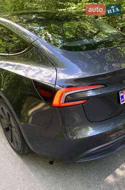 Седан Tesla Model 3 2024 в 