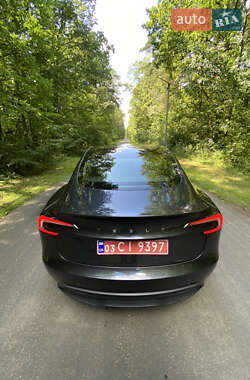 Седан Tesla Model 3 2024 в 