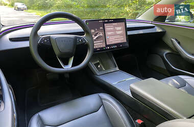 Седан Tesla Model 3 2024 в 