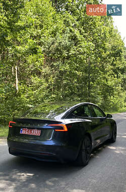 Седан Tesla Model 3 2024 в 