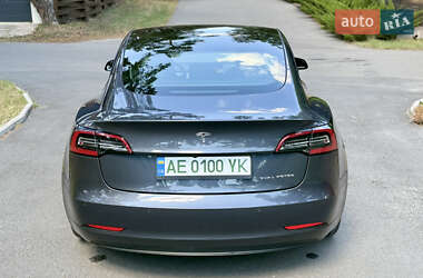 Седан Tesla Model 3 2021 в 