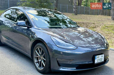 Седан Tesla Model 3 2021 в 