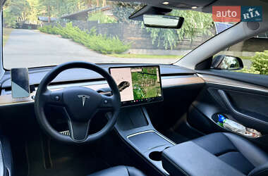 Седан Tesla Model 3 2021 в 