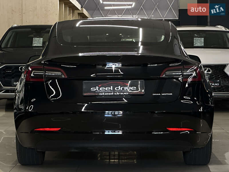 Седан Tesla Model 3 2021 в Николаеве