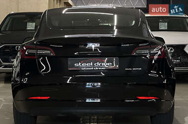 Седан Tesla Model 3 2021 в 