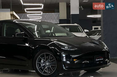 Седан Tesla Model 3 2021 в 