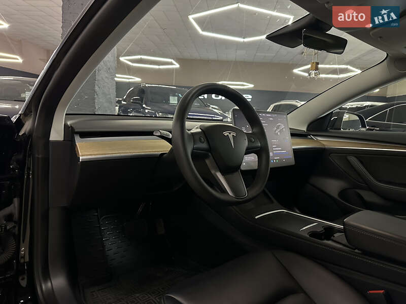 Седан Tesla Model 3 2021 в Николаеве
