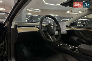 Седан Tesla Model 3 2021 в 