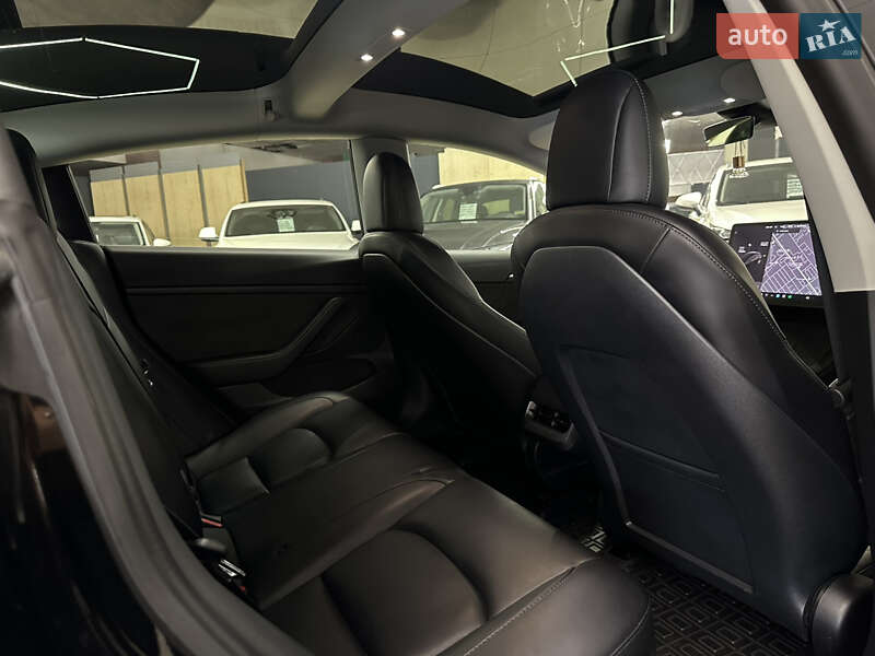 Седан Tesla Model 3 2021 в Николаеве