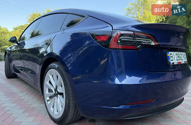 Седан Tesla Model 3 2022 в 