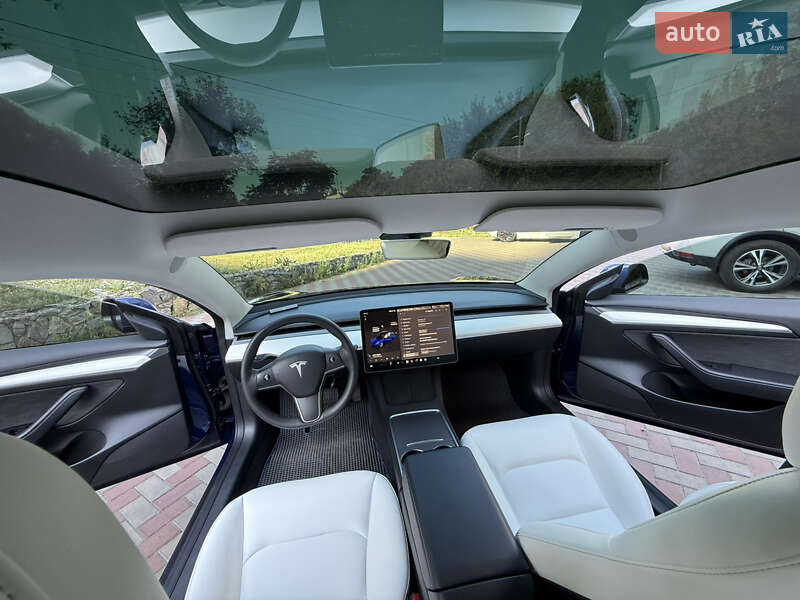 Седан Tesla Model 3 2022 в Днепре