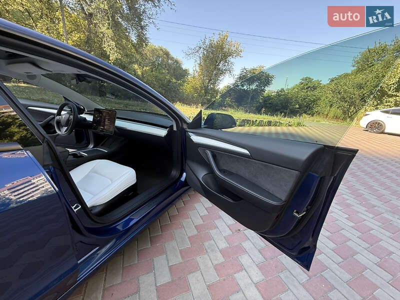 Седан Tesla Model 3 2022 в Днепре