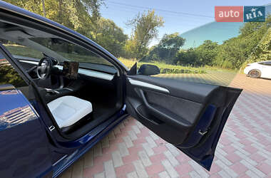 Седан Tesla Model 3 2022 в 