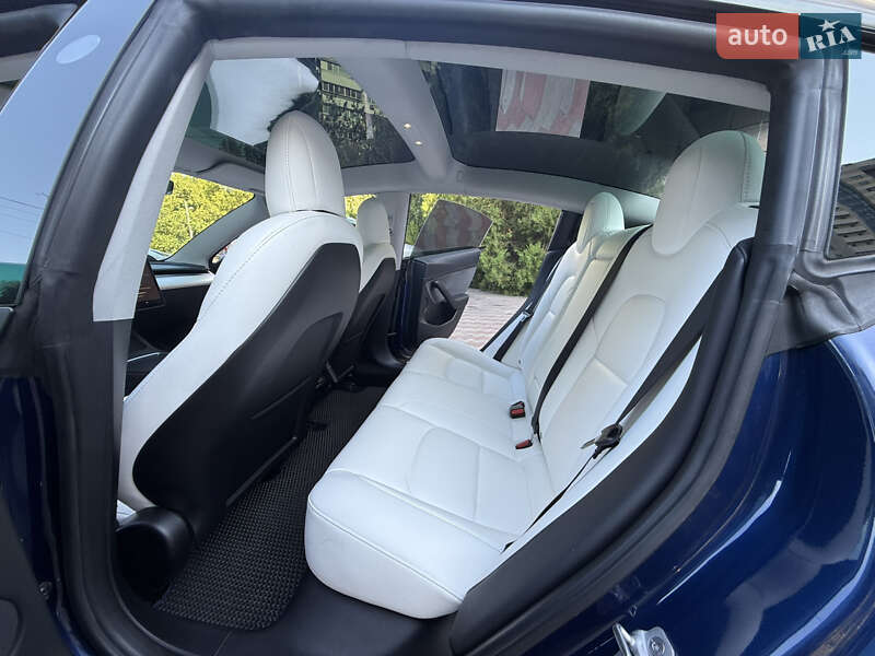 Седан Tesla Model 3 2022 в Днепре