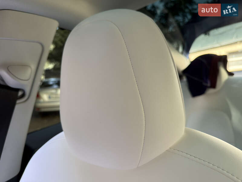 Седан Tesla Model 3 2022 в Днепре