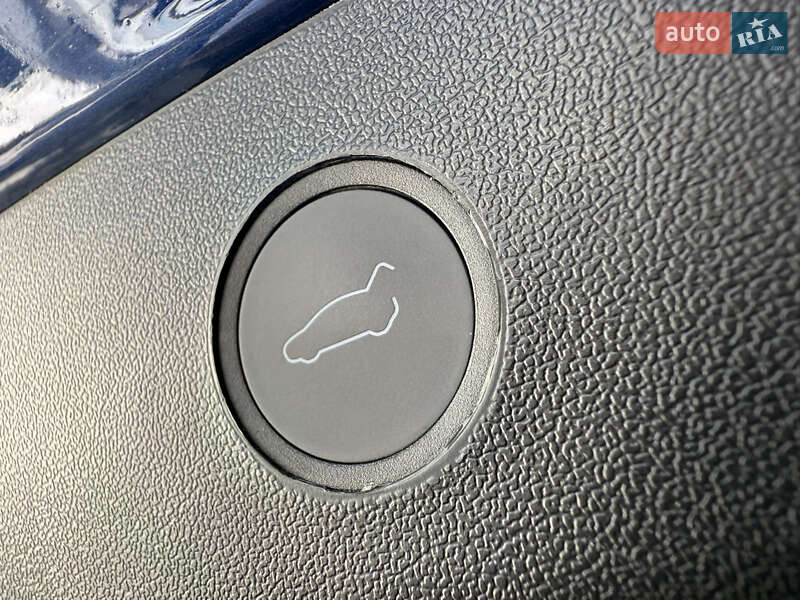 Седан Tesla Model 3 2022 в Днепре