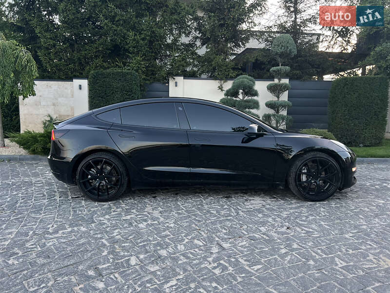 Седан Tesla Model 3 2018 в Львові