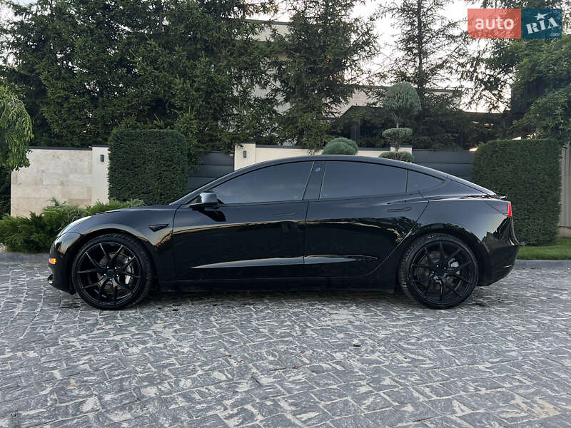 Седан Tesla Model 3 2018 в Львові