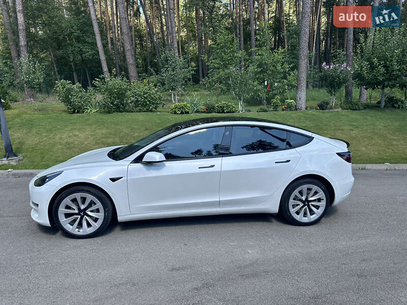 Седан Tesla Model 3 2021 в 