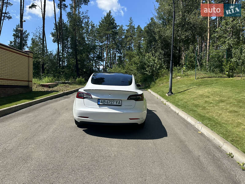 Седан Tesla Model 3 2021 в Киеве