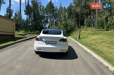 Седан Tesla Model 3 2021 в 