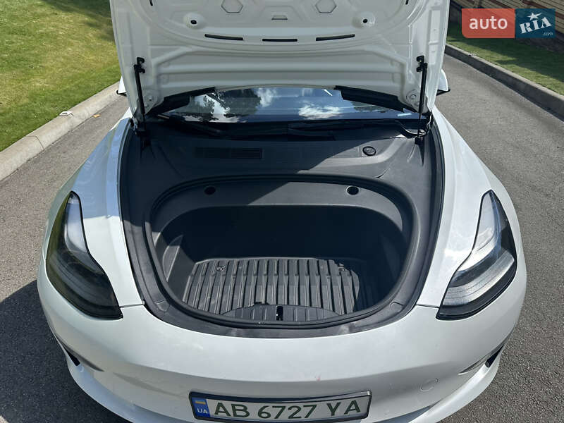 Седан Tesla Model 3 2021 в Киеве
