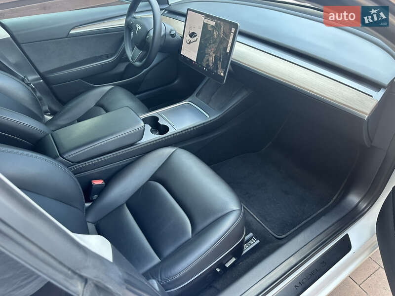 Седан Tesla Model 3 2021 в Киеве