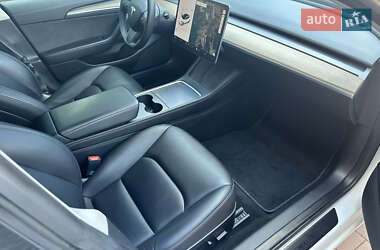 Седан Tesla Model 3 2021 в 