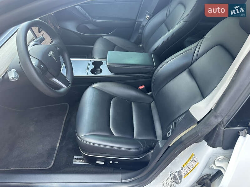 Седан Tesla Model 3 2021 в Киеве