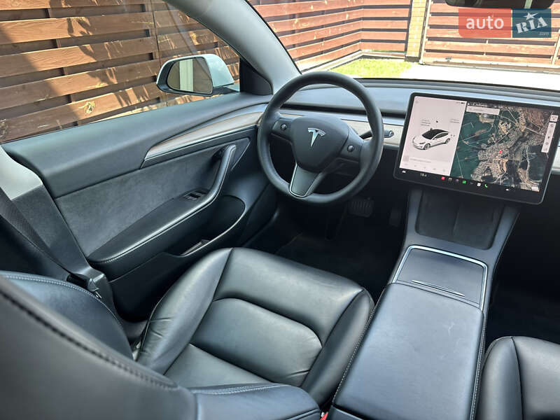 Седан Tesla Model 3 2021 в Киеве