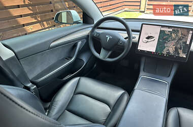 Седан Tesla Model 3 2021 в 