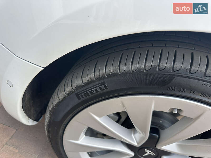 Седан Tesla Model 3 2021 в Киеве