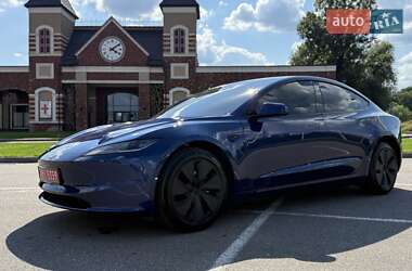 Седан Tesla Model 3 2024 в 