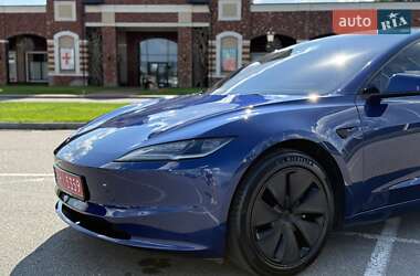 Седан Tesla Model 3 2024 в 