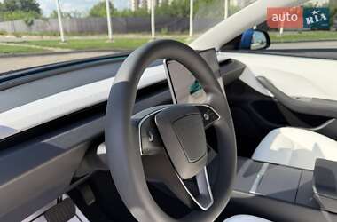 Седан Tesla Model 3 2024 в 
