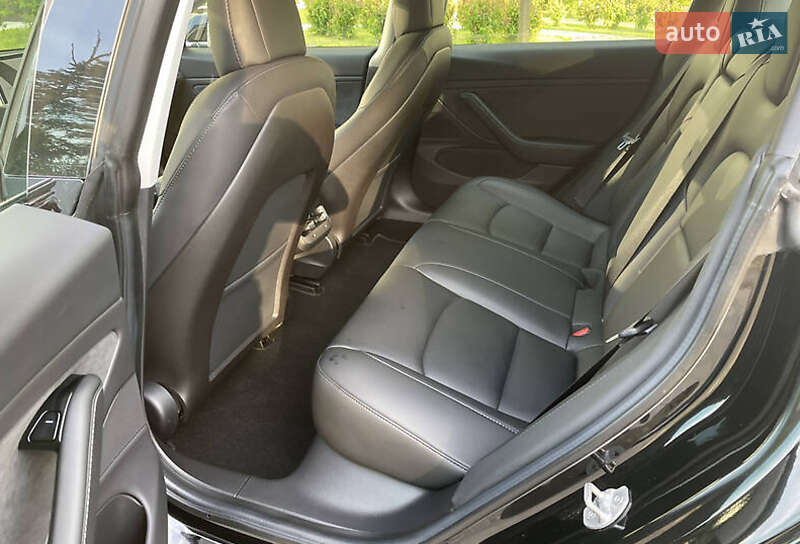 Седан Tesla Model 3 2019 в Ивано-Франковске