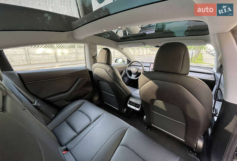 Седан Tesla Model 3 2019 в Ивано-Франковске