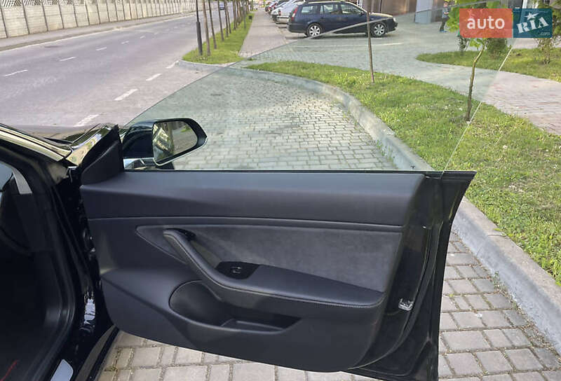 Седан Tesla Model 3 2019 в Ивано-Франковске