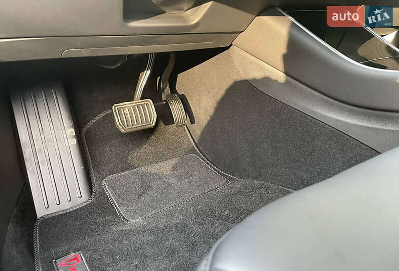 Седан Tesla Model 3 2019 в Ивано-Франковске