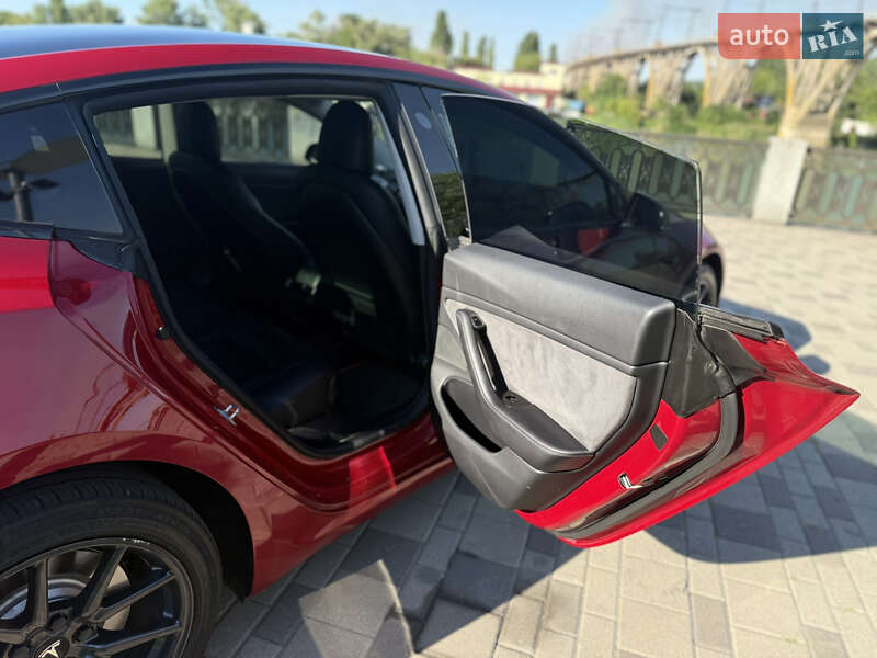 Седан Tesla Model 3 2018 в Дніпрі