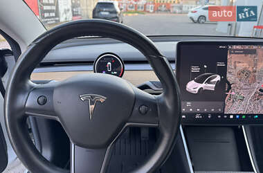 Седан Tesla Model 3 2018 в 