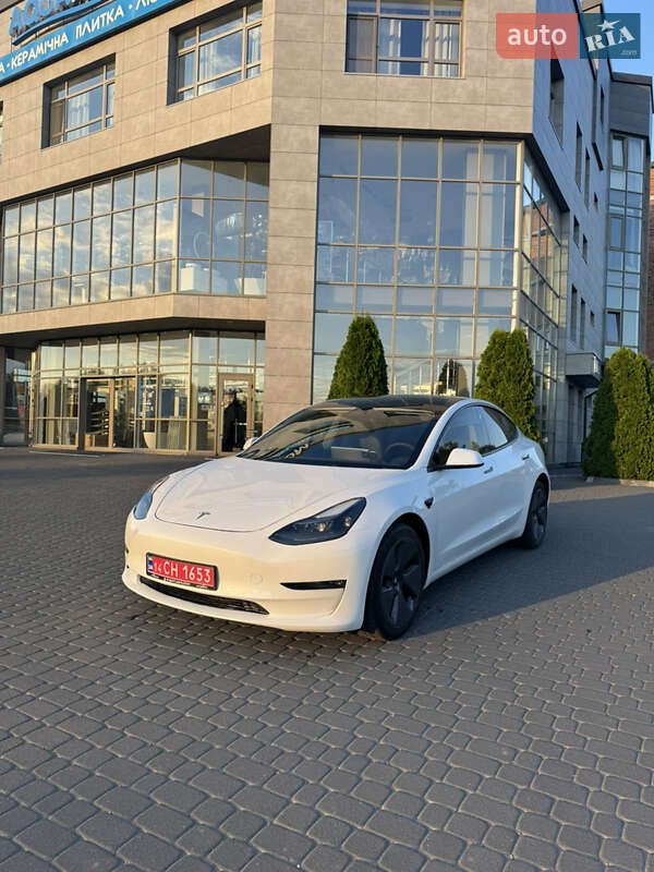 Седан Tesla Model 3 2023 в Хмельницком
