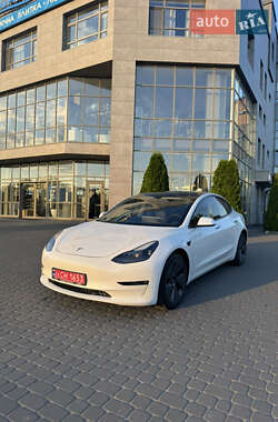 Седан Tesla Model 3 2023 в 