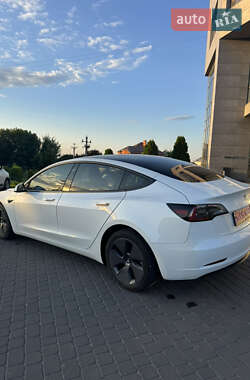 Седан Tesla Model 3 2023 в 