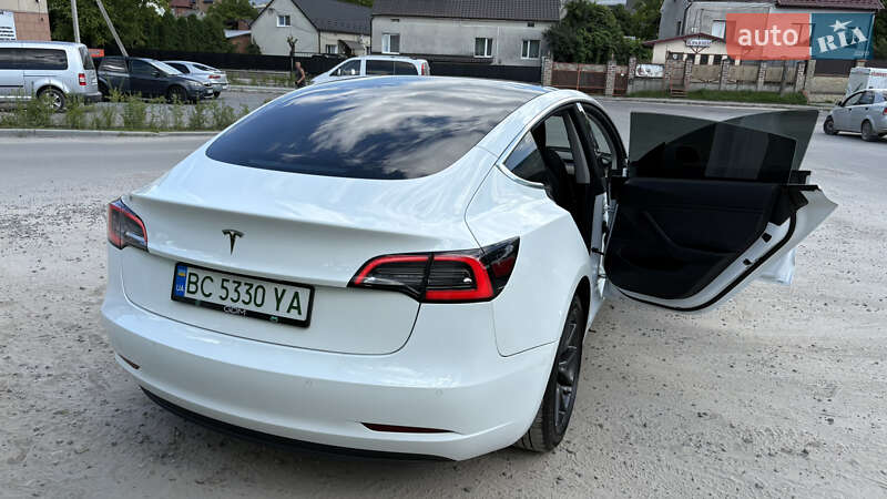 Седан Tesla Model 3 2018 в Львове