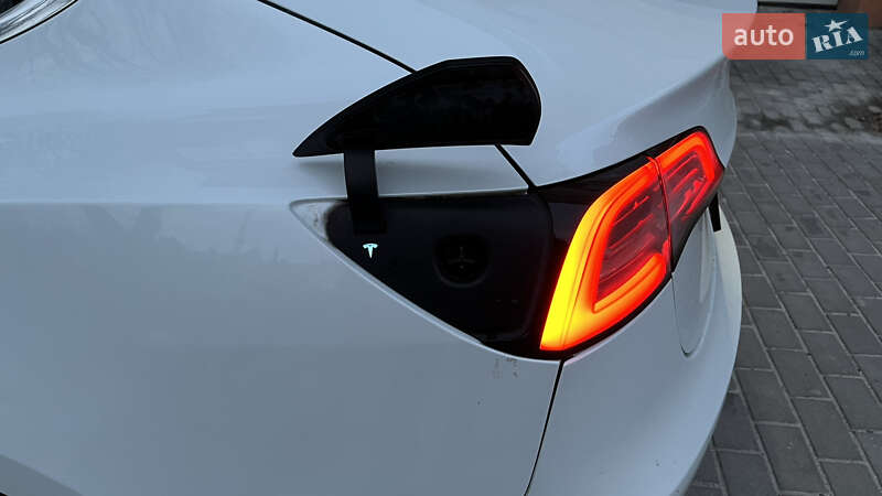 Седан Tesla Model 3 2018 в Львові фото 12 Седан Tesla Model 3 2018 в Львові