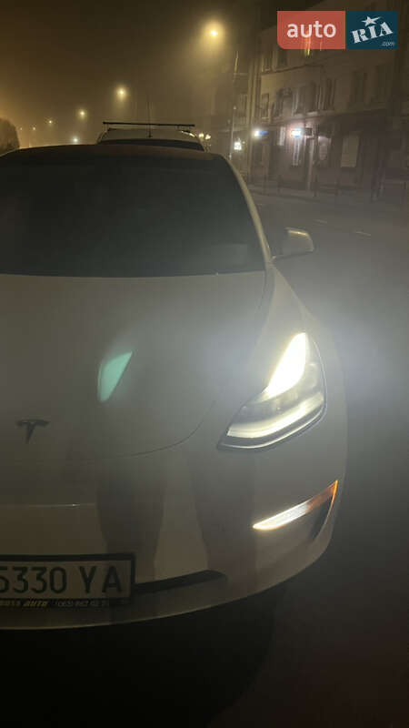 Седан Tesla Model 3 2018 в Львові
